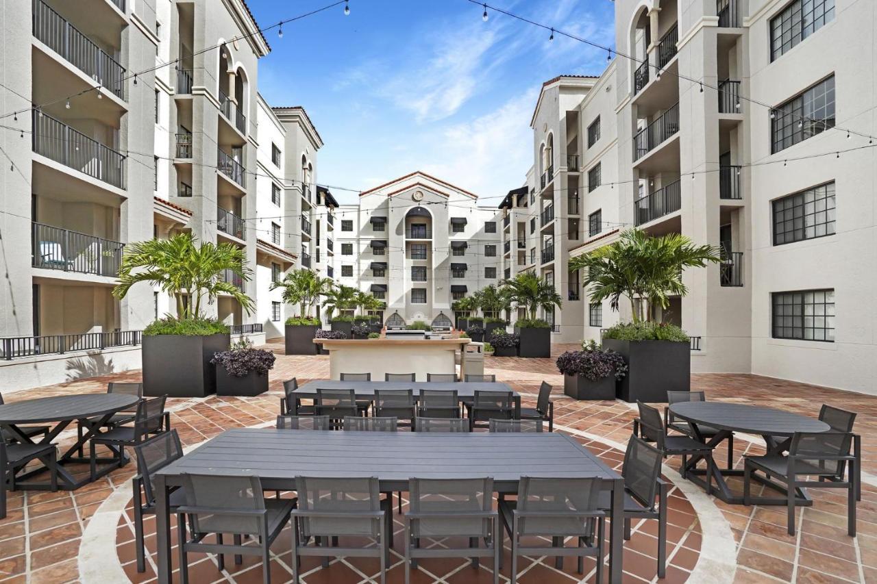 Dharma Home Suites Coral Gables At Gables Grand Plaza Miami Exterior foto