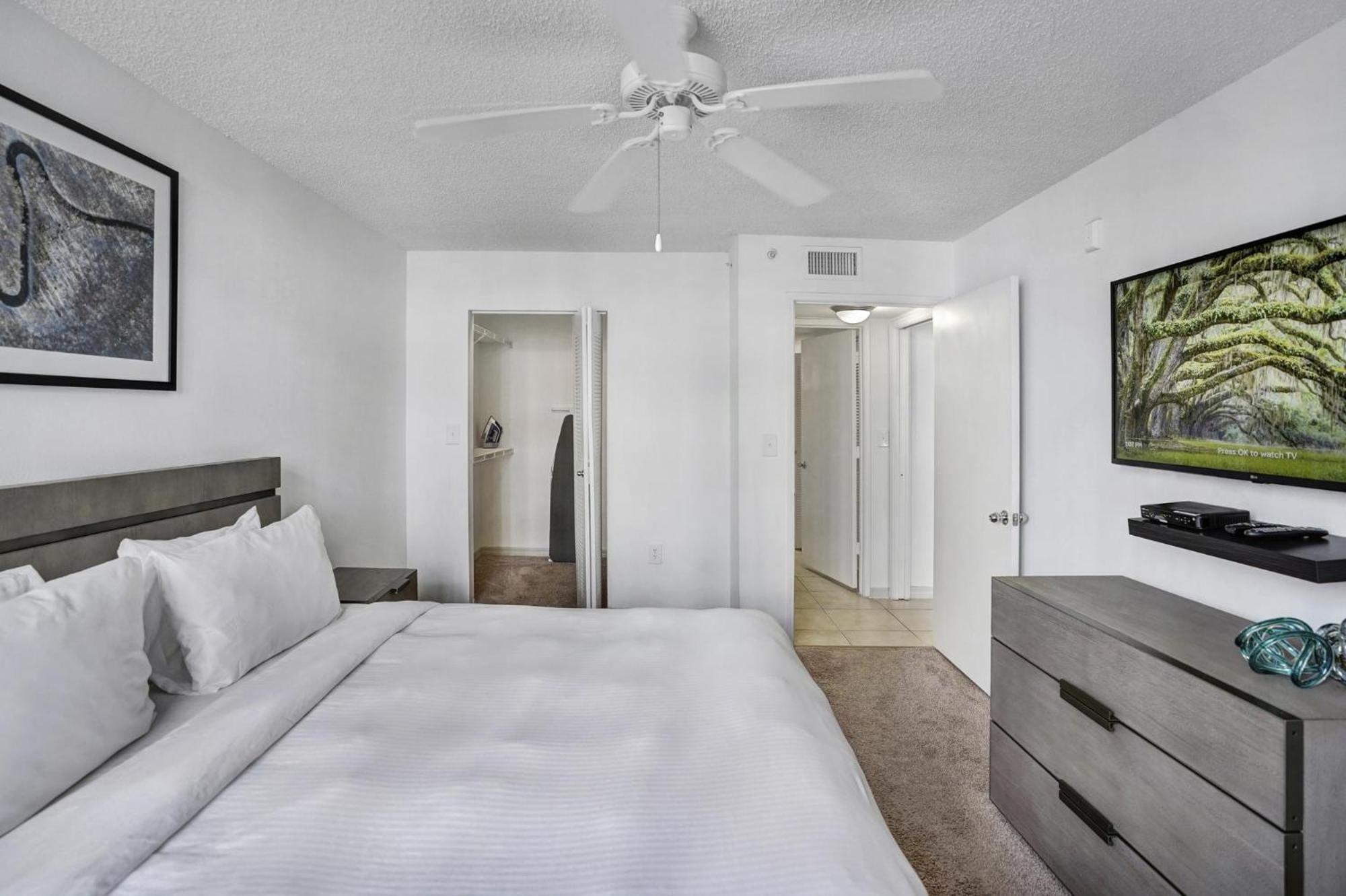 Dharma Home Suites Coral Gables At Gables Grand Plaza Miami Zimmer foto